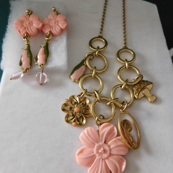 Ladies Pilgrim Flower & Charm Necklace & Matching Earrings - Picture 3 of 3